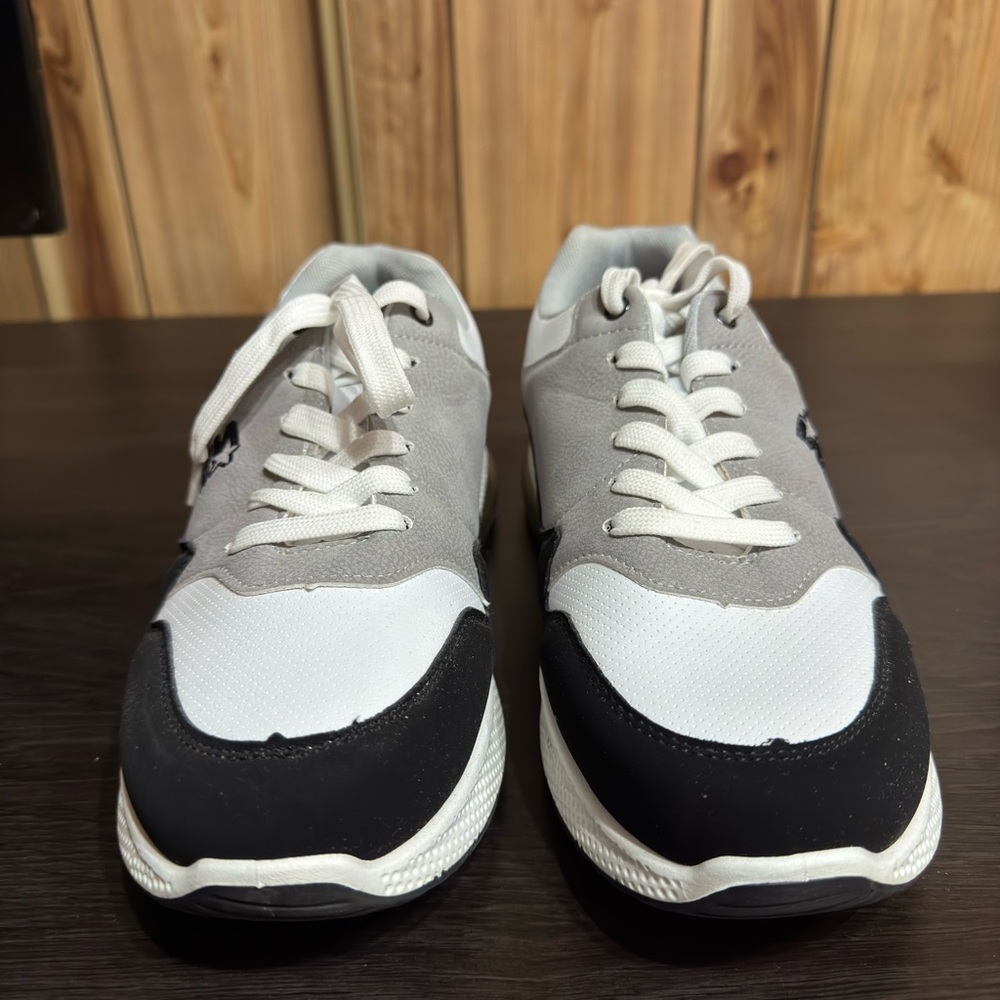 Stylish Gray and White Men's Sneakers
